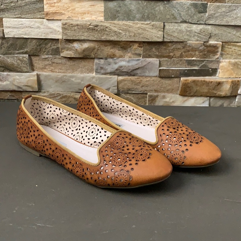 Steve Madden Eyelet Flats